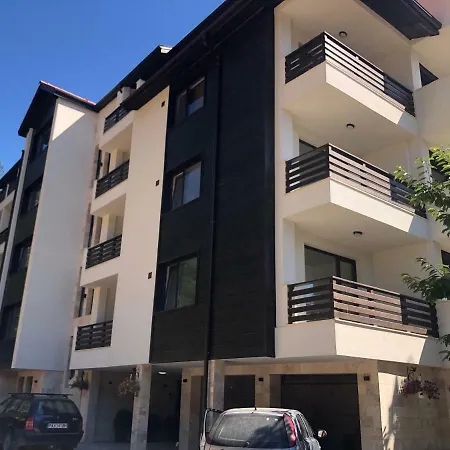 Apartment Borov Park 3 *