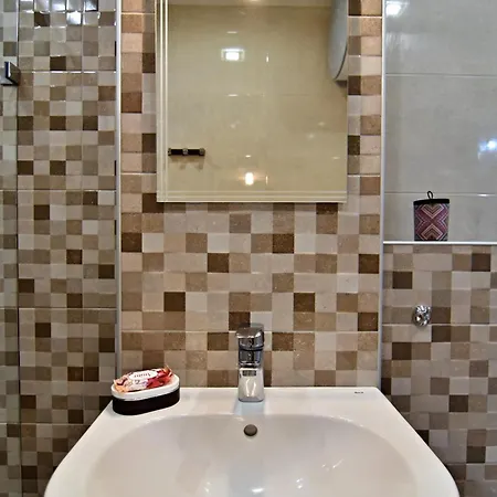 Apartment Borov Park 3 *